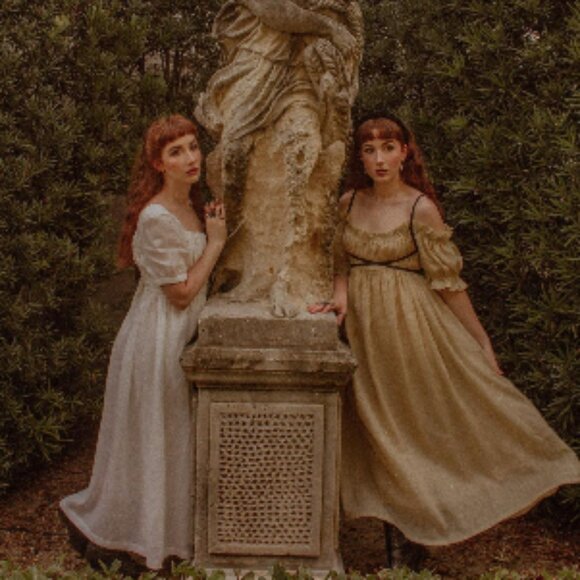 Linennaive La Luna 11 Dress in Old Lace Linen - Picture 2 of 5